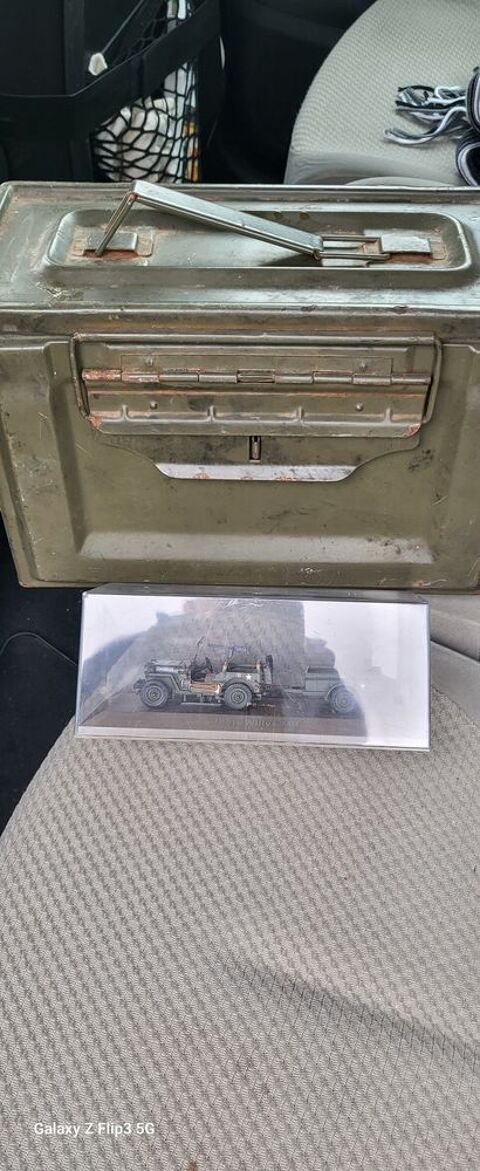 CAISSE MILITAIRE    US
MINIATURE JEEP + REMORQUE OFFERTE 45 Normanville (27)