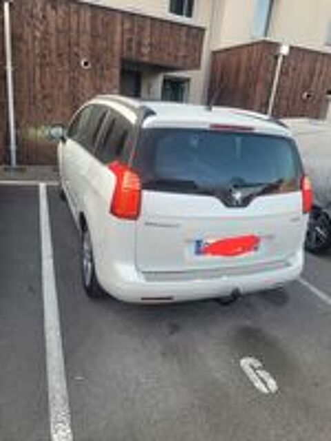 5008 1.6 HDi 112ch FAP BVM6 Allure 7pl 2011 occasion 10000 Troyes