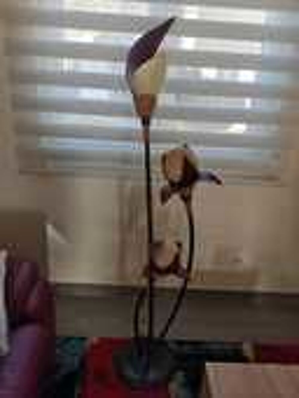 Lampadaire et lampe &agrave; poser.
Décoration