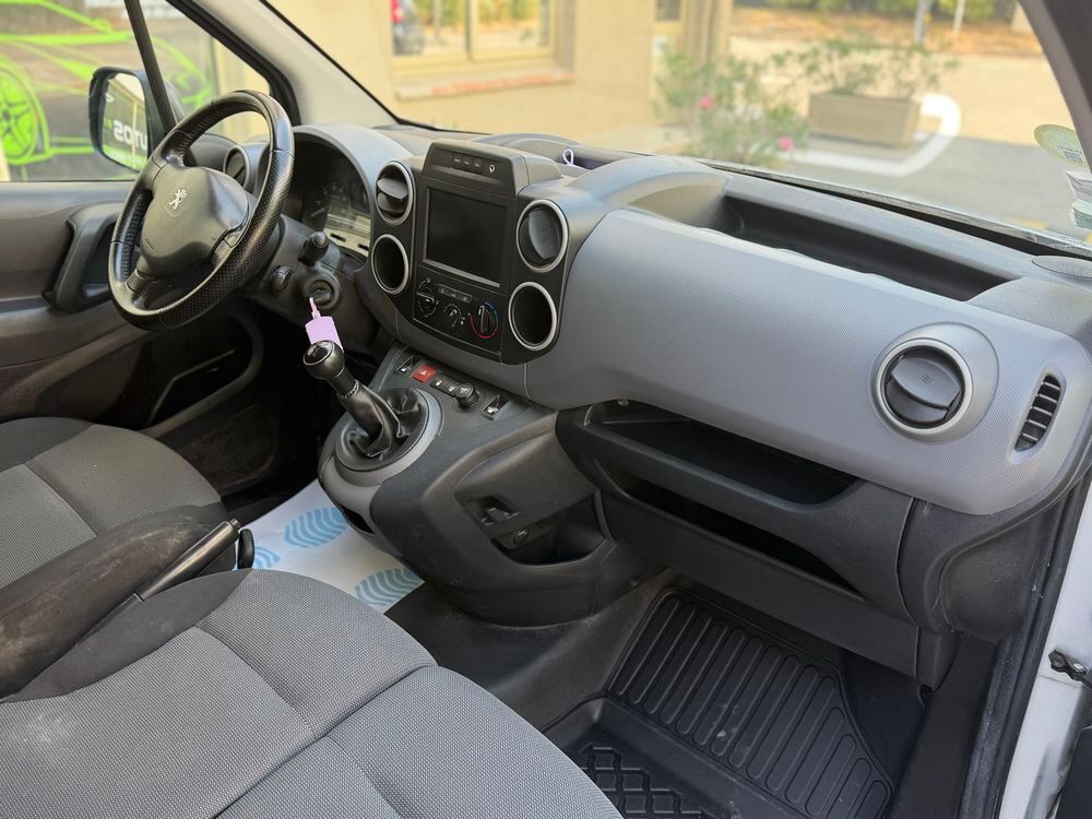 Partner PARTNER FOURGON STANDARD 1.6 BLUEHDI 100 BVM5 PREMIUM 2017 occasion 06510 Carros