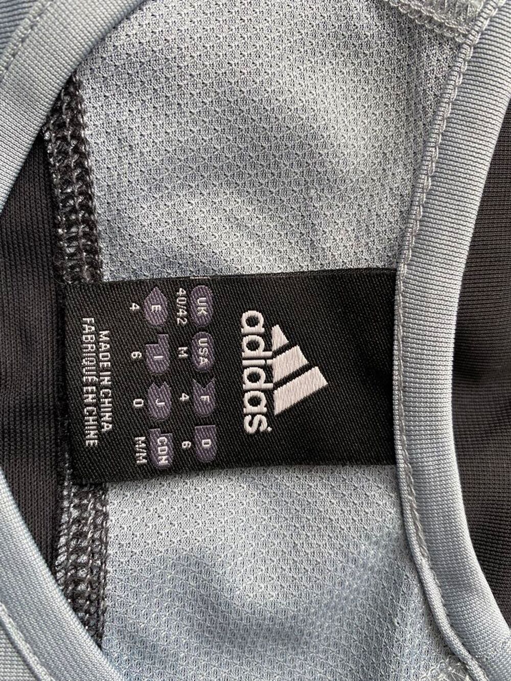 T-shirt Adidas neuf Vêtements