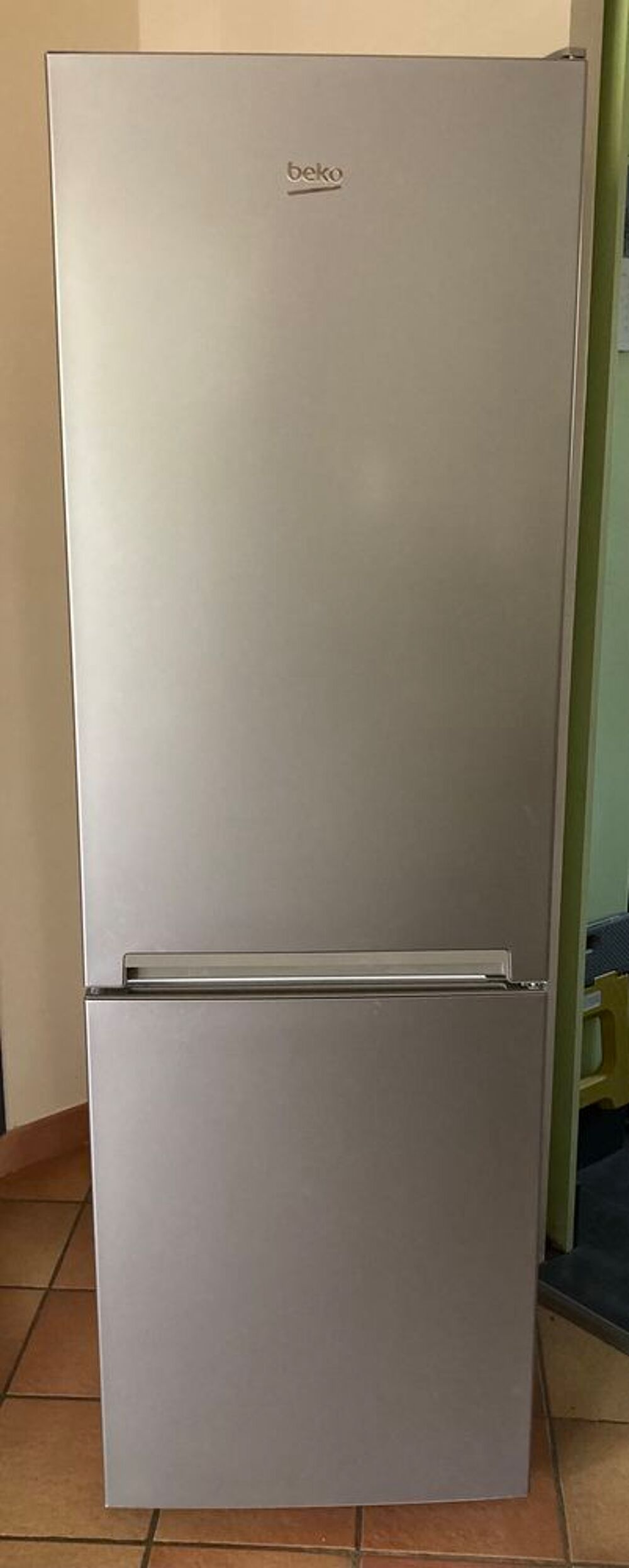 REFRIGERATEUR CONGELATEUR BEKO, NEUF Electroménager
