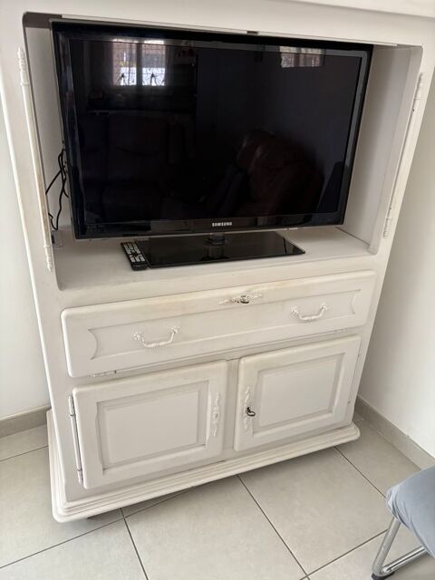 Donn� � particulier meuble TV en bois massif 1 Montpellier (34)