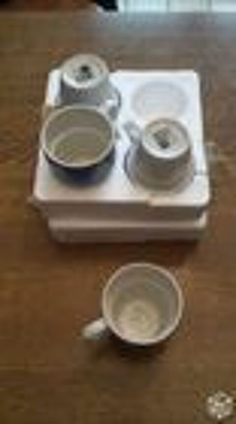 4 Bols � d�jeuner neufs ou autre 5 M�rignies (59)