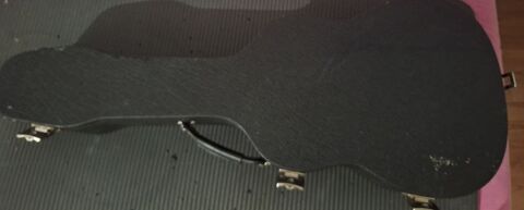 Boîtier rigide de transport guitare a clé Grenoble (38)