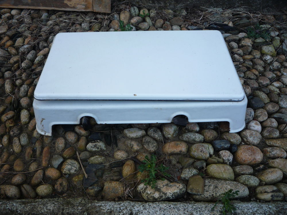 R&eacute;chaud &agrave; gaz 2 feux , blanc avec couvercle
Electroménager