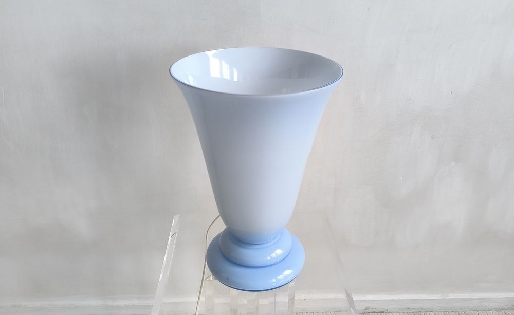 Grande lampe vintage en Verre de Boh&ecirc;me bleu opalin Décoration