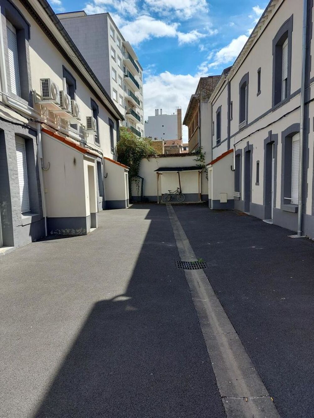 Location Appartement Studio fond de cour - Secteur Laon Reims