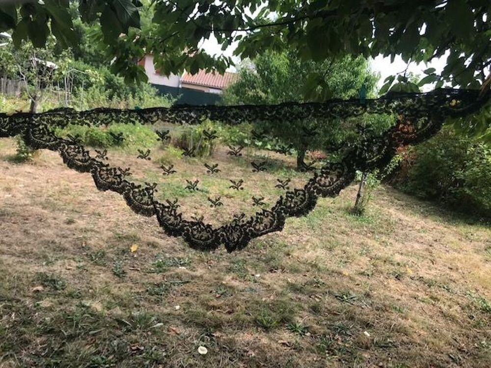 Mantille de dentelle noire Vêtements