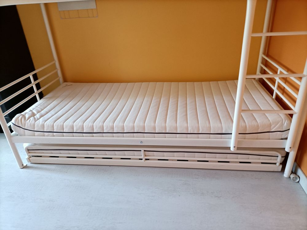 3 Lits superpos&eacute;s accompagn&eacute;s des 3 matelas Meubles
