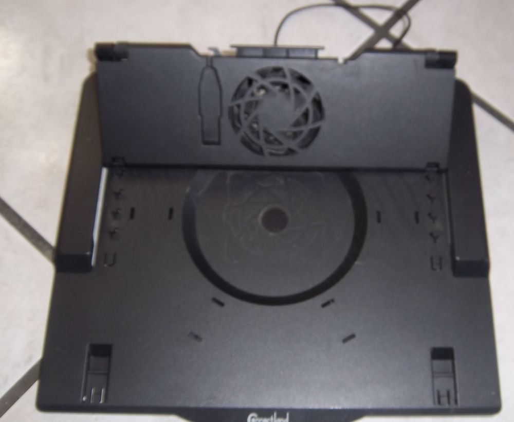 Support ordinateur ventil&eacute; CONNECTLAND Matériel informatique