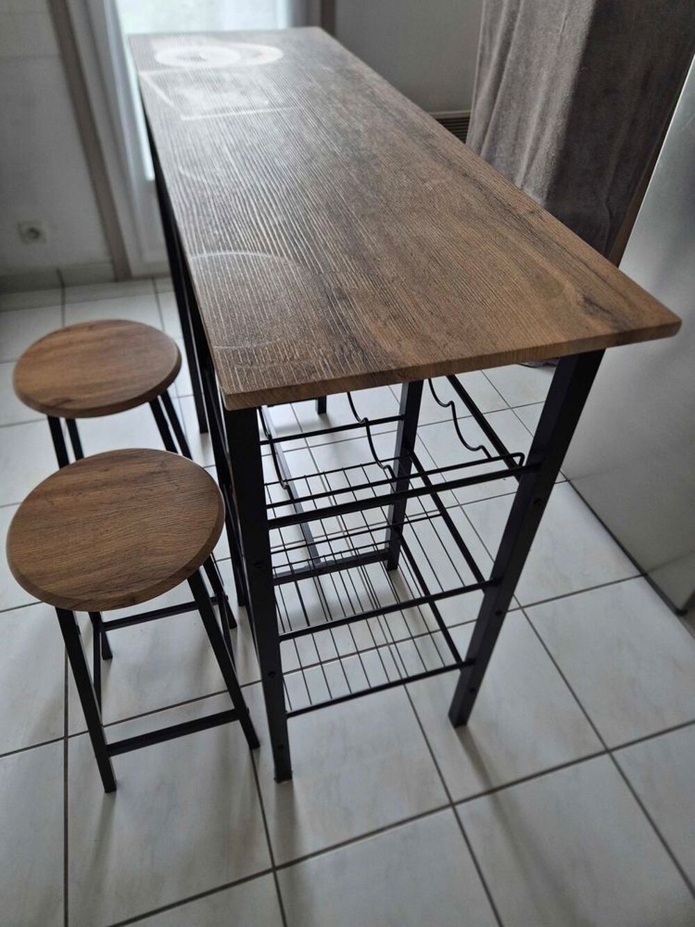 table mange debout avec 2 tabourets Meubles