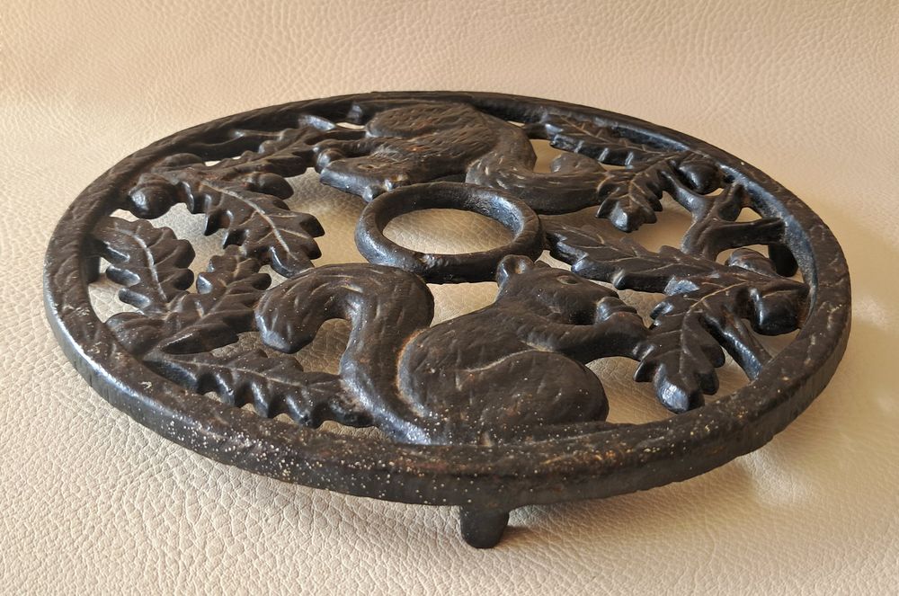 dessous de plat en fonte couleur noir d&eacute;cor champ&ecirc;tre Cuisine