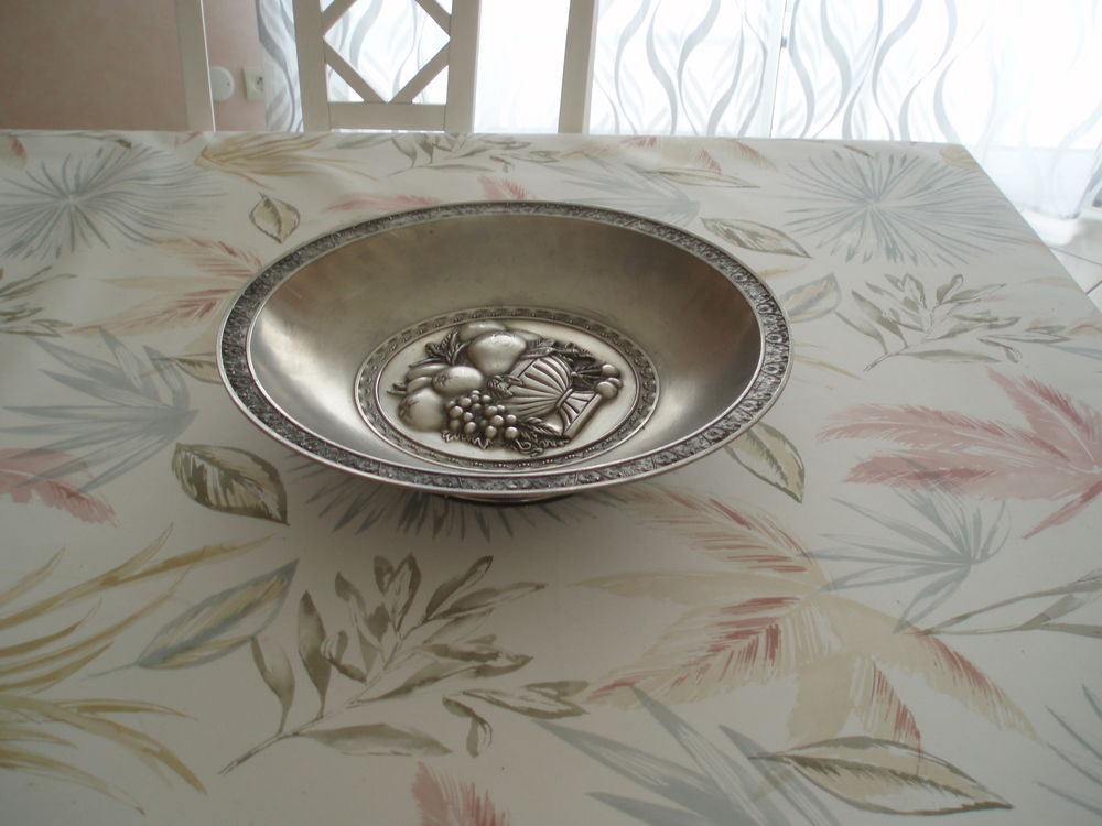 Plat en &eacute;tain Décoration