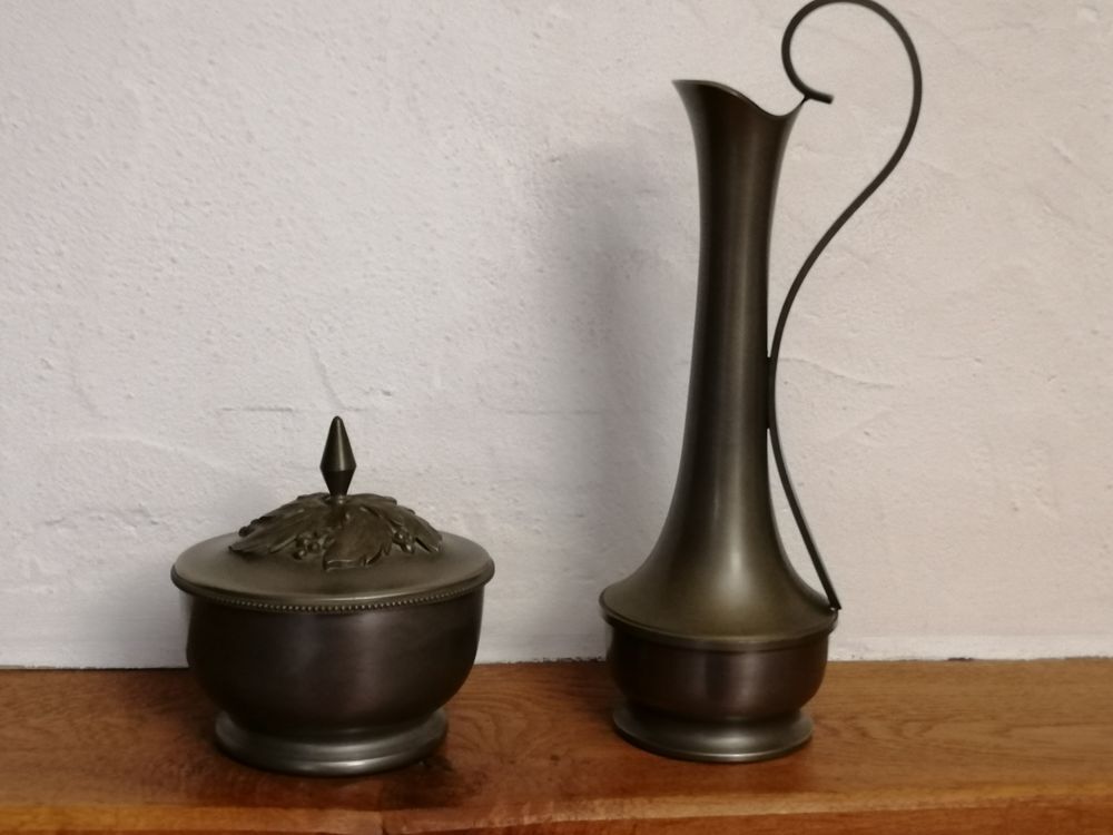 BOMBONNIERE ET VASE EN ETAIN Décoration