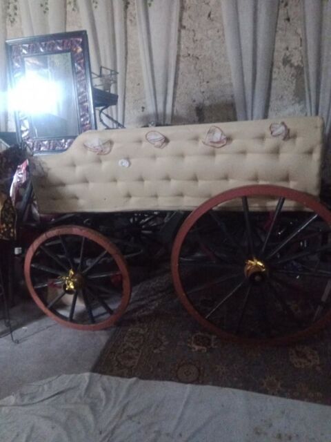 calche hupeau 4 a 8 places et une de trois places faire px 3000 Saran (45)