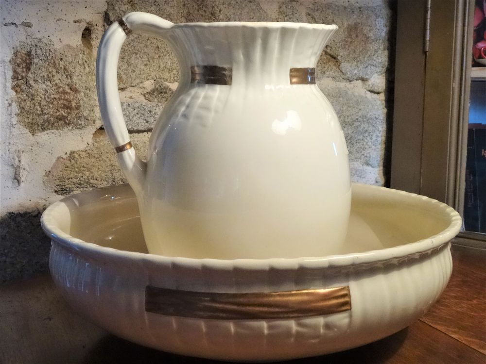 Set de toilette ancien, grand format, avec broc et bassine Décoration