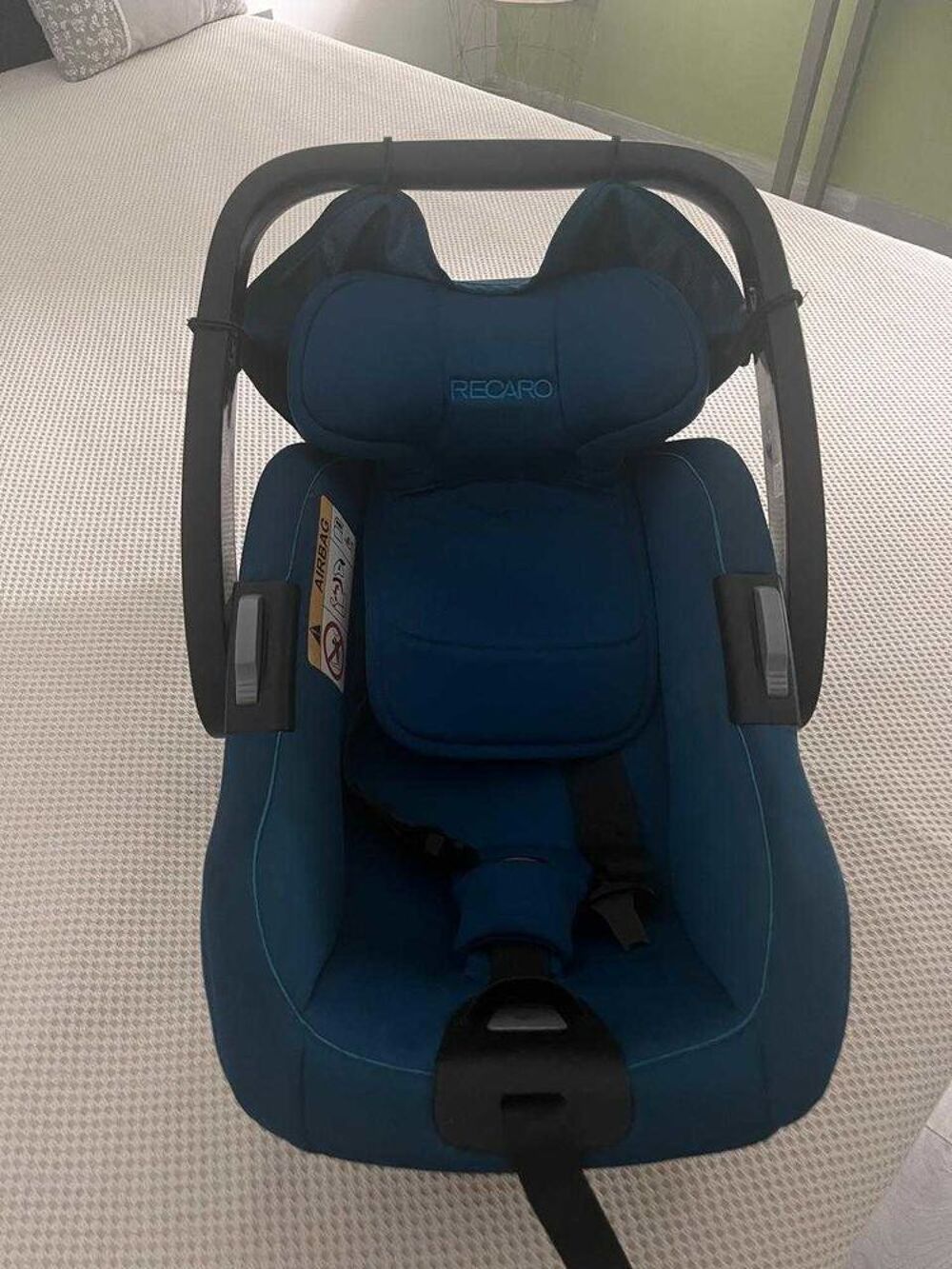 Si&egrave;ge auto + cosy rotatif 
Marque : RECARO
Syst&egrave;me ISOFIX
450 € l'ensemble 
Pas vendu s&eacute;par&eacute;ment Puériculture