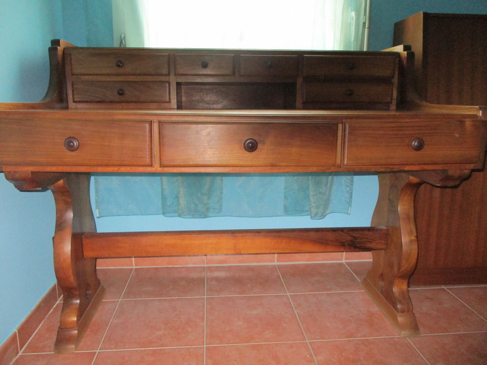 BUREAU en noyer Meubles