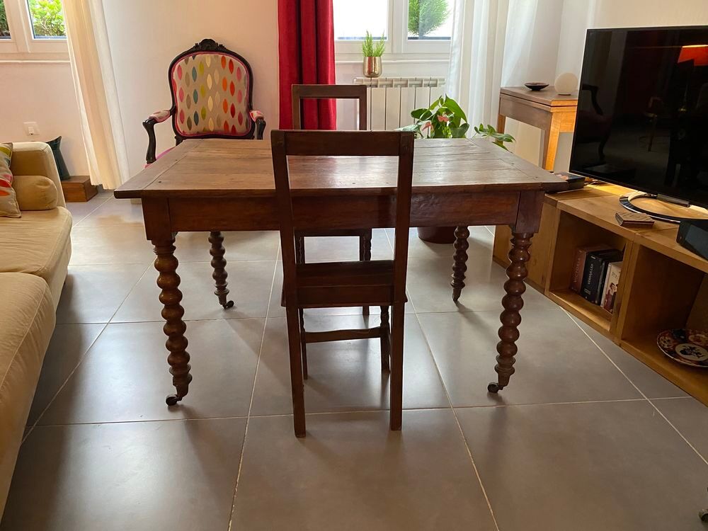 Table antiquaire pour bureau ou salon 
+ 2 chaises Lorraine Meubles