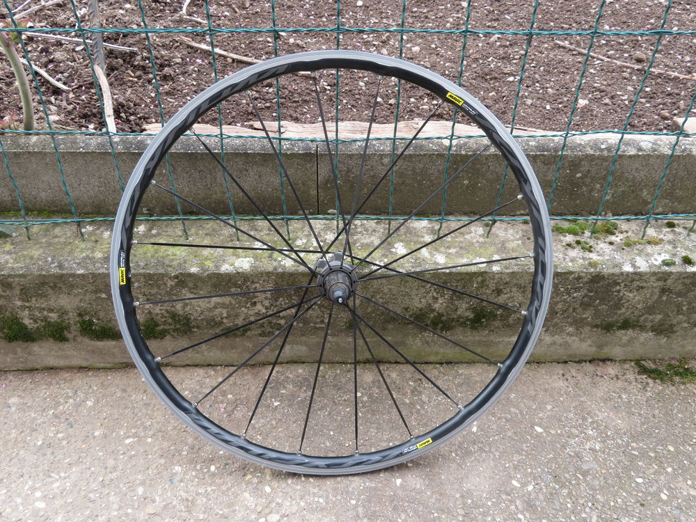 Stop affaire, magnifique roue Mavic Ksyrium Elite Ust. Vélos