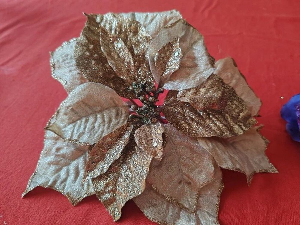 3 fleurs et un papillon avec pince pour sapin Décoration