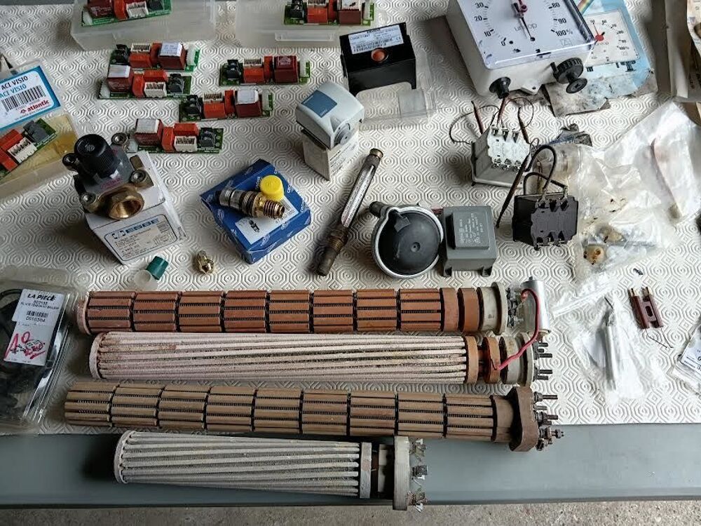 LOT ACCESSOIRES PLOMBERIE / CHAUFFAGE / Bricolage