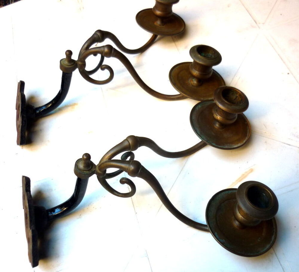 2 BOUGEOIRS ANCIENS POUR PIANO OU APPLIQUE MURALE.
Décoration