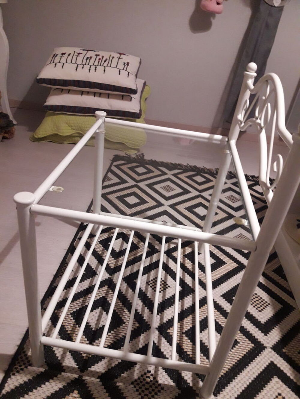 2 tables de nuit Meubles