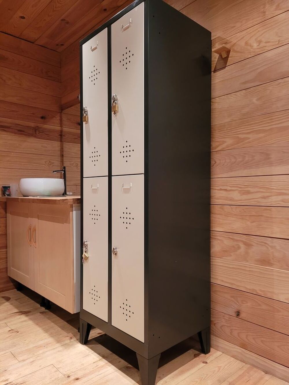 Vestiaire &agrave; 4 casiers Meubles