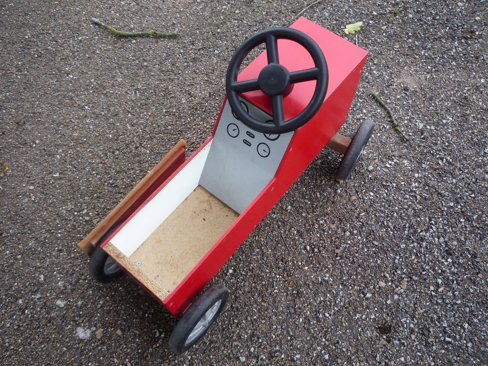 Voiture &agrave; p&eacute;dale/ &agrave; pousser, en bois Jeux / jouets