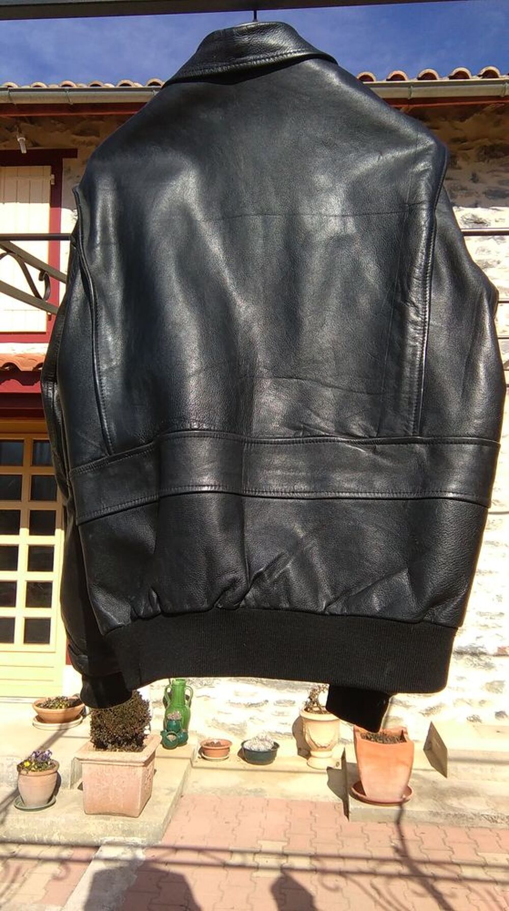 BLOUSON CUIR NOIR VACHETTE
Vêtements