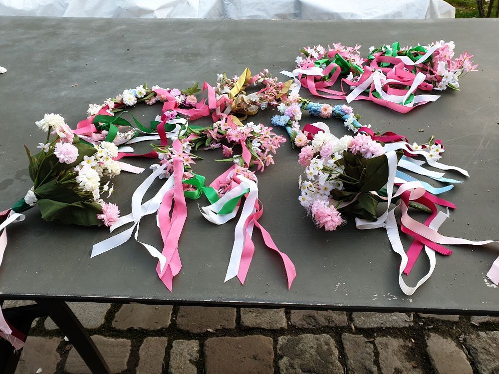 2 (6) couronnes enfant pour c&eacute;r&eacute;monie et bouquets assortis Vêtements enfants
