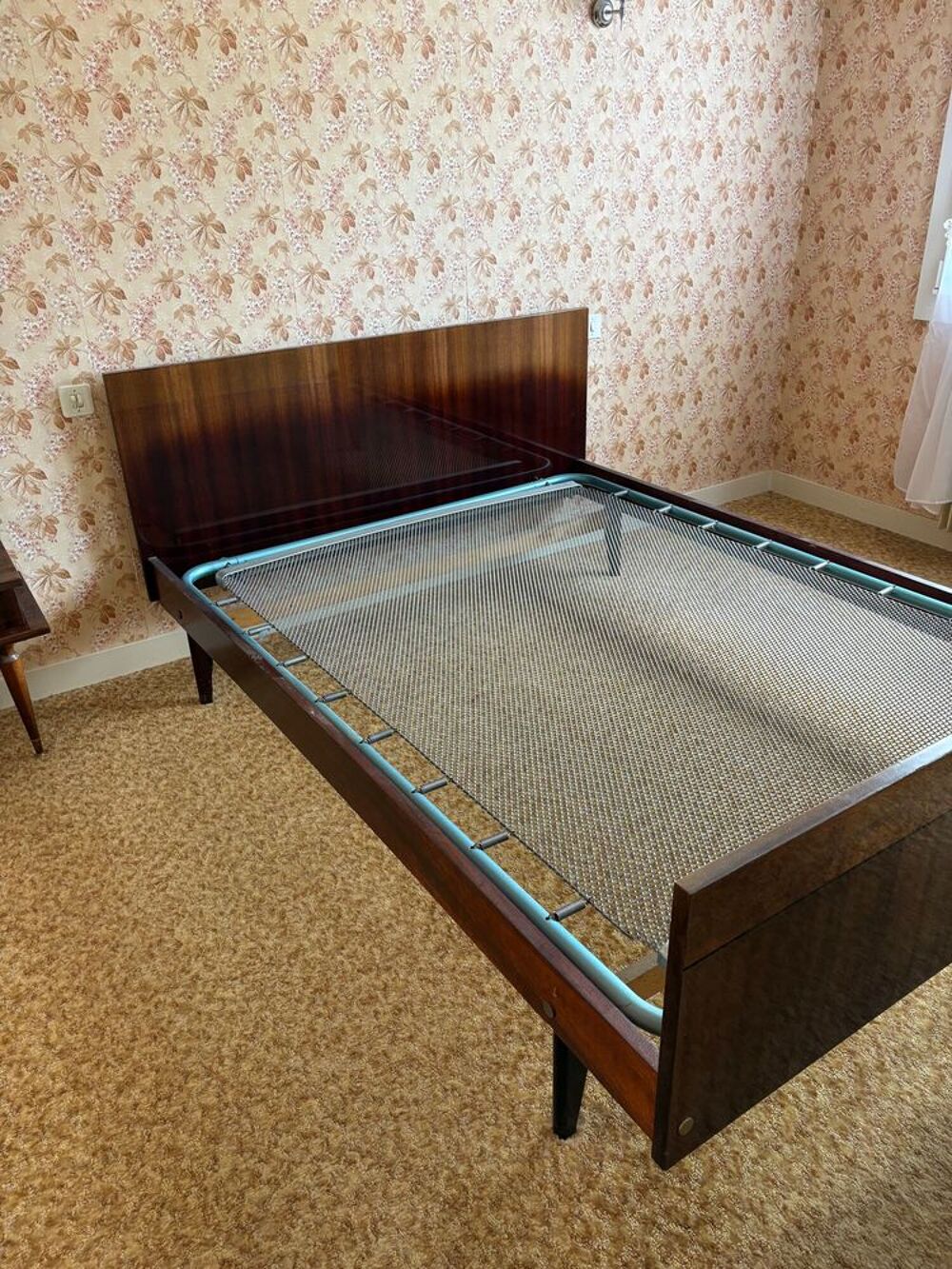 Lit de 140 et sommier m&eacute;tallique Meubles