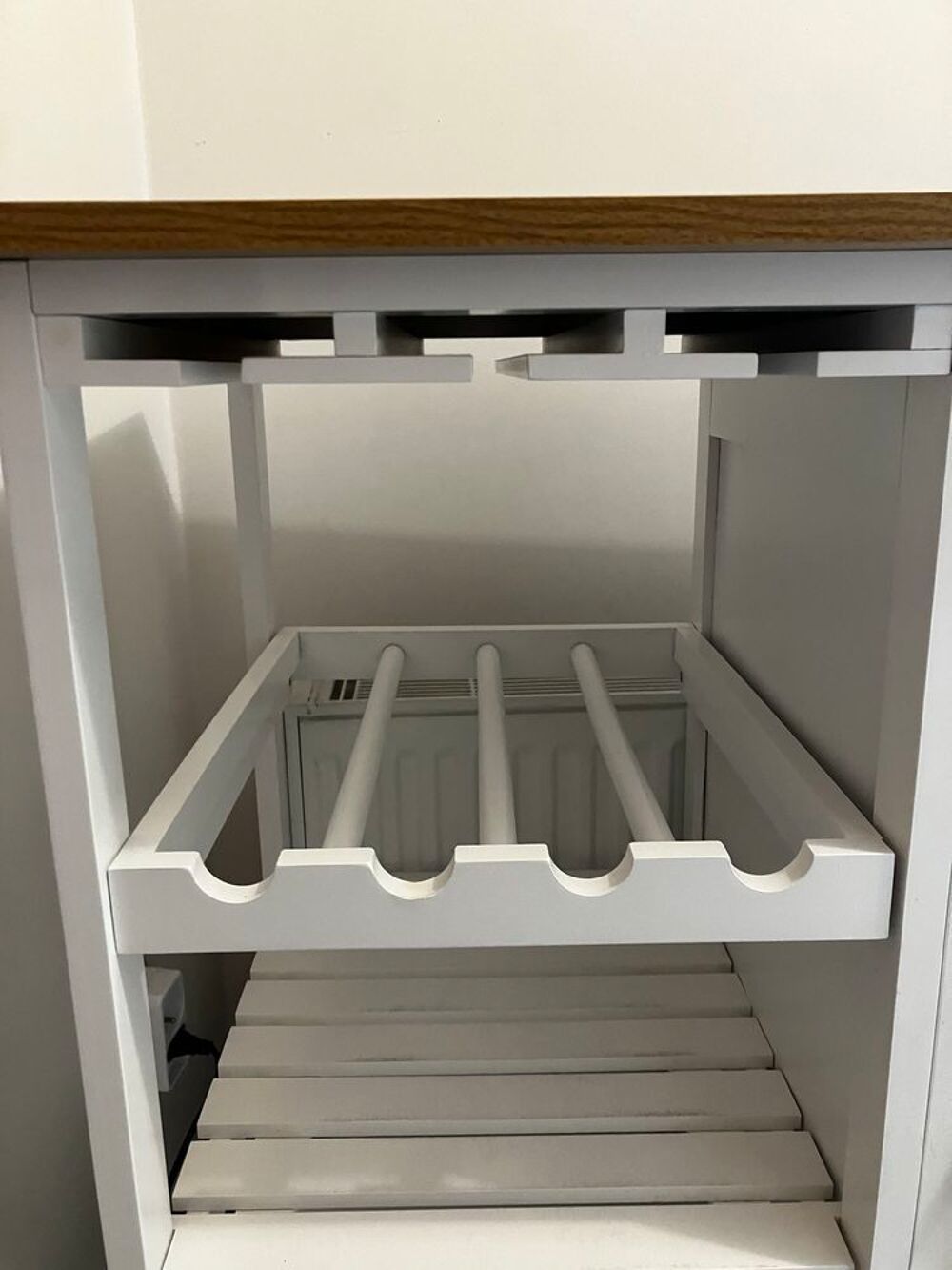 desserte &agrave; roulettes blanche rev&ecirc;tement imitation bois Meubles