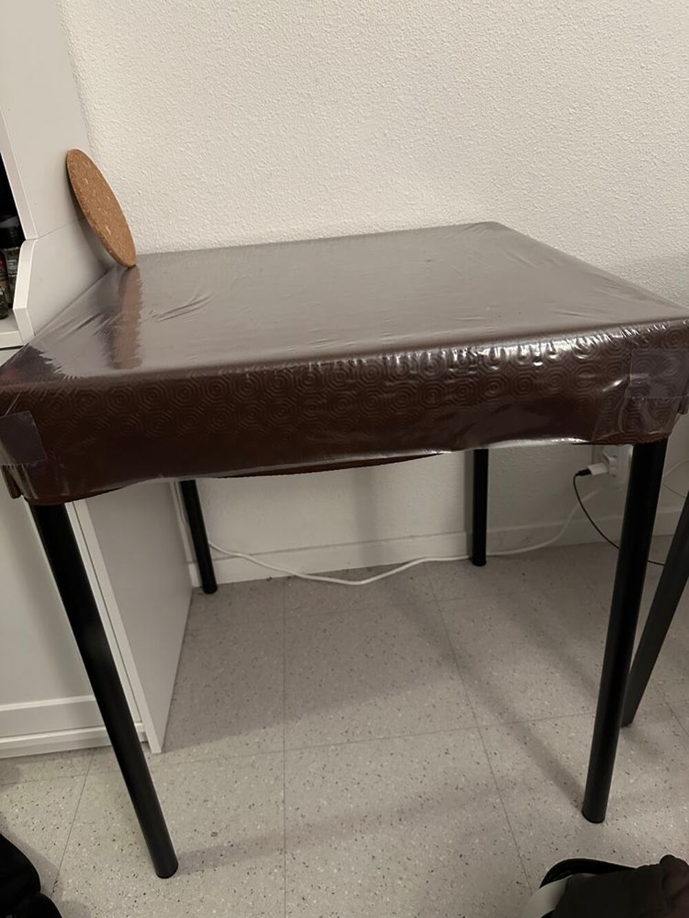 Table carr&eacute;e en super &eacute;tat Meubles