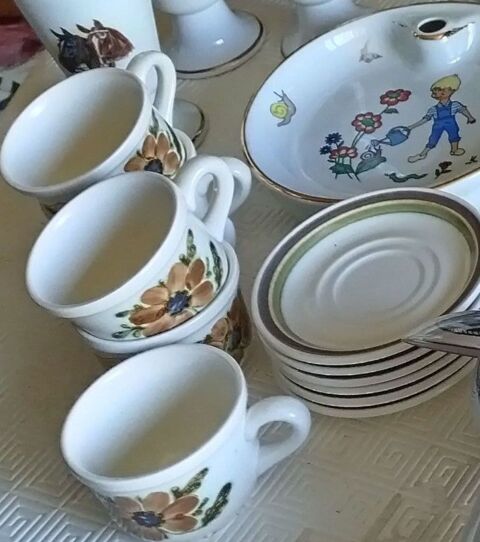 tasses et assiettes �  caf� beige vert en gr�s 5 Quincieux (69)