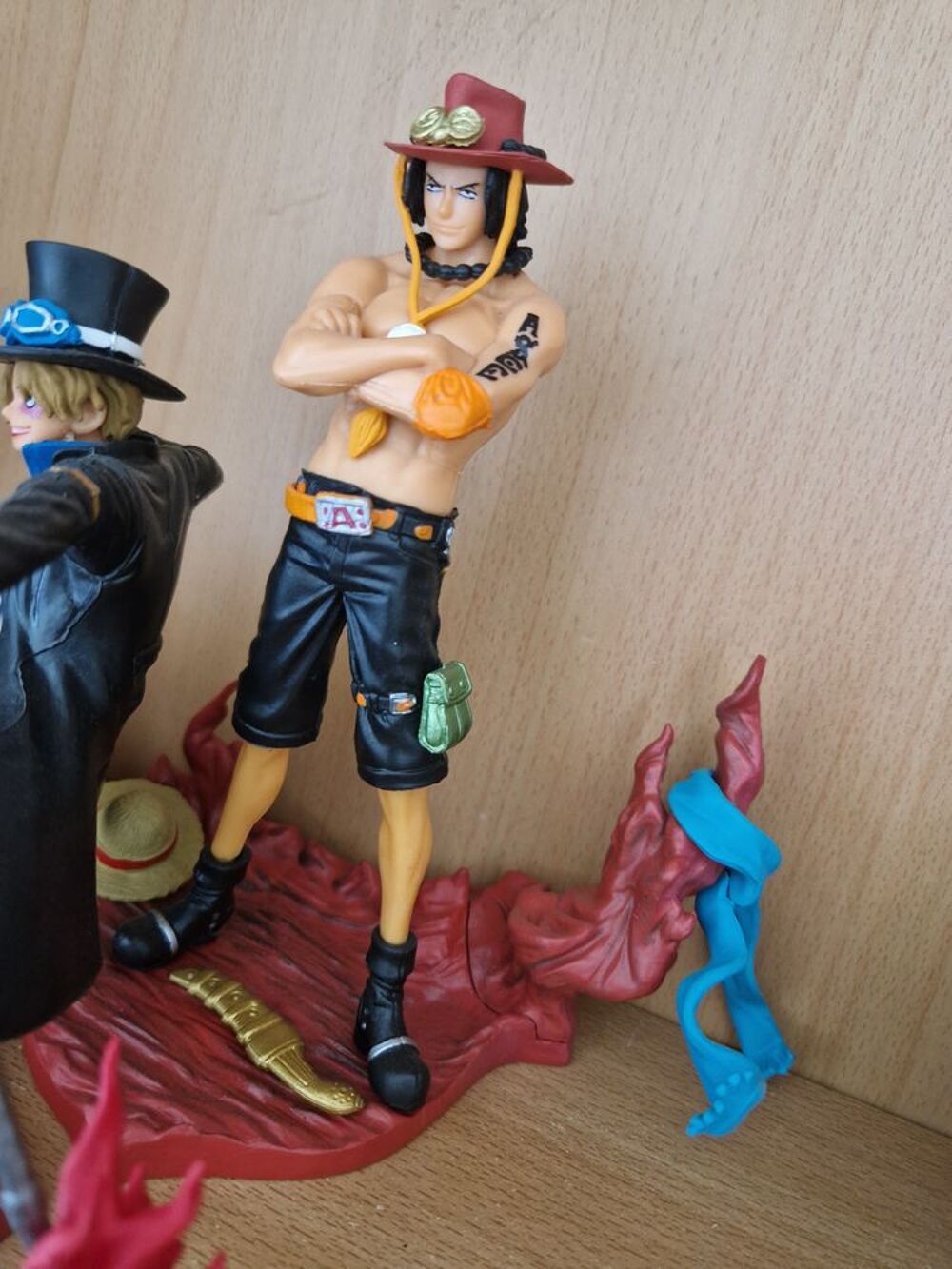 2 figurines one piece en parfait &eacute;tat 