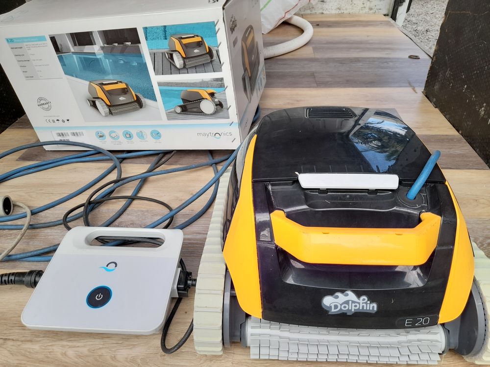 Robot Piscine Dolphin E20 Jardin
