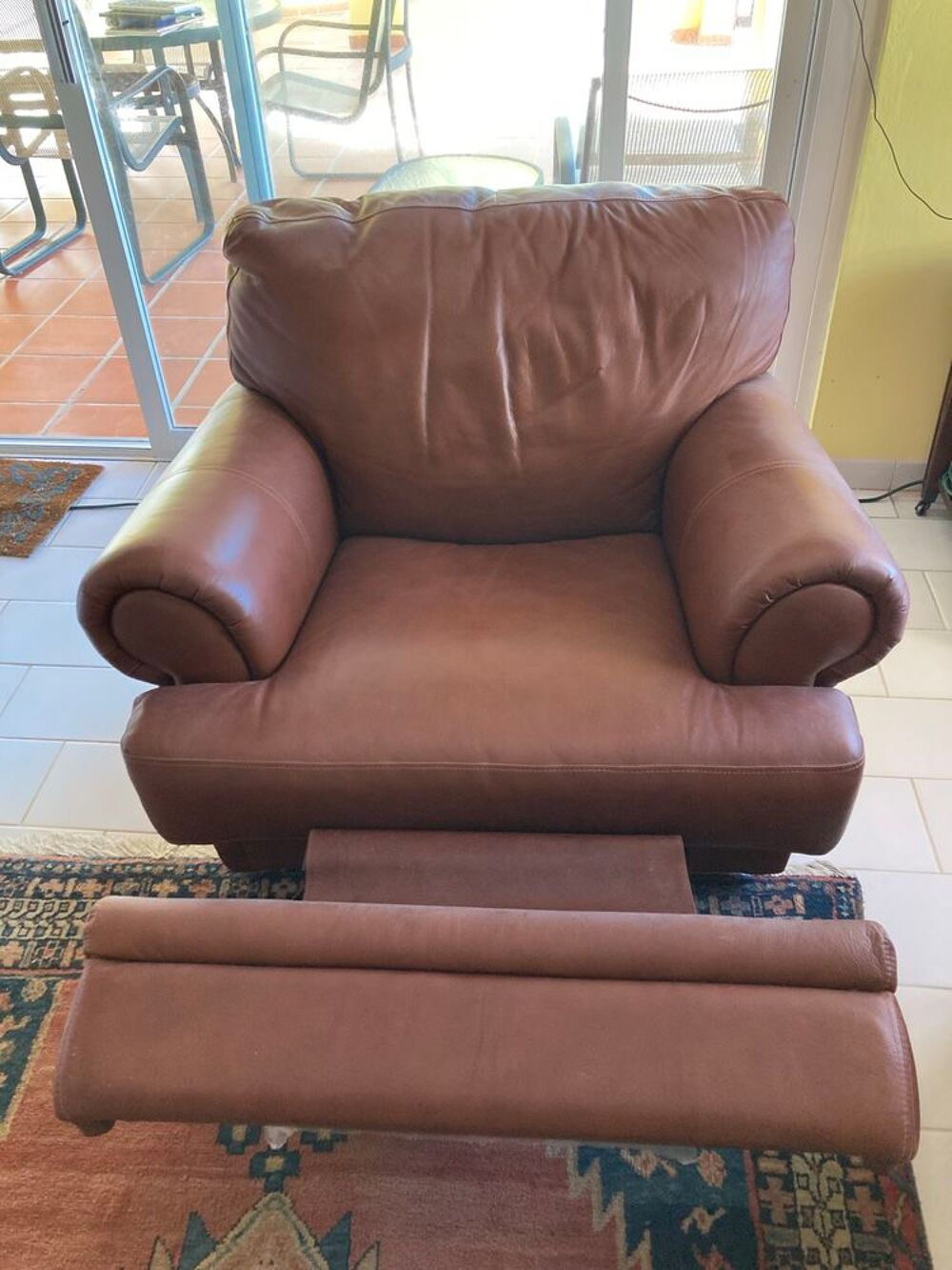 Salon en cuir marron (canap&eacute; + 2 fauteuils relax) Meubles