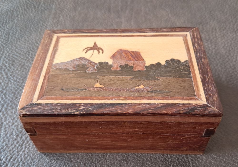 bo&icirc;te en bois et marqueterie Décoration