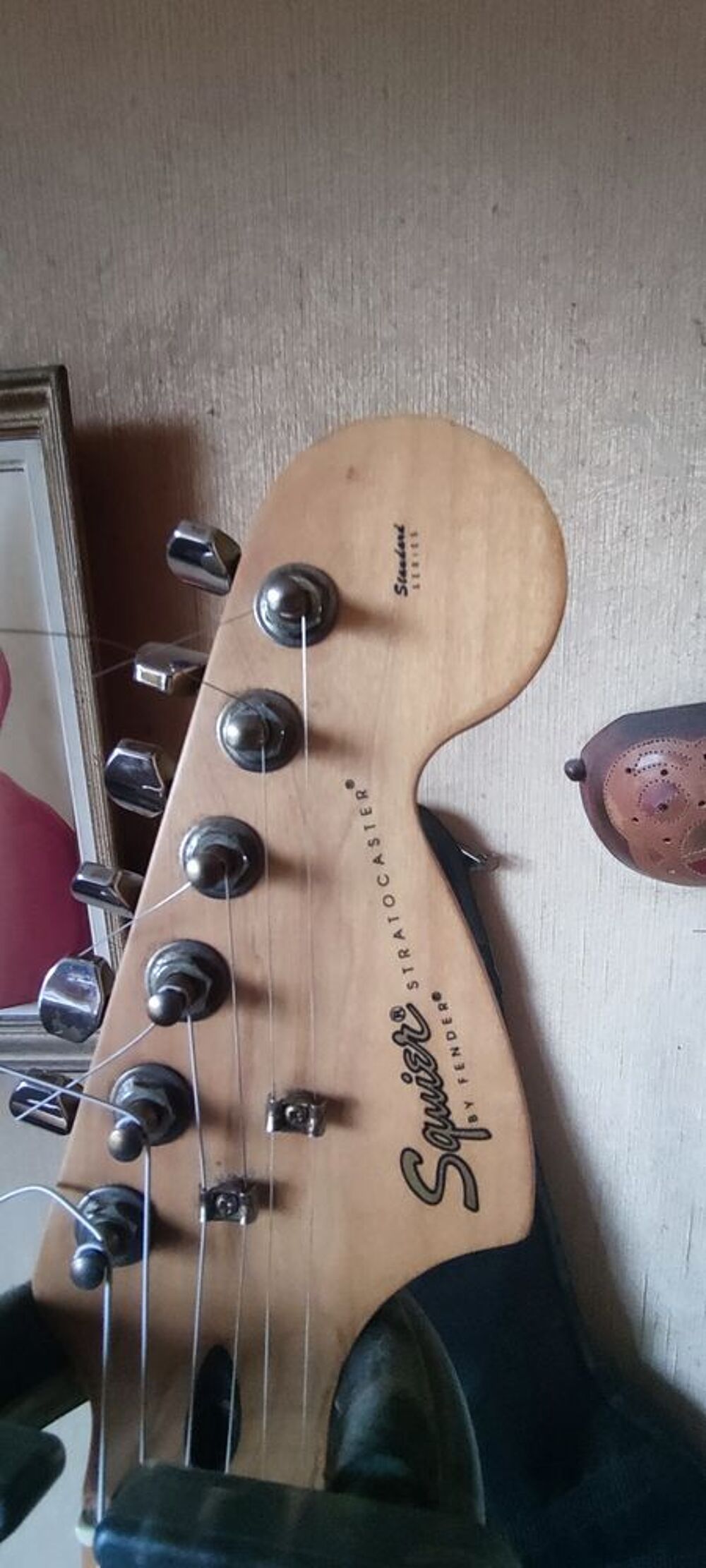 Guitare Stratocaster Squier by Fender + ampli + accessoires Instruments de musique