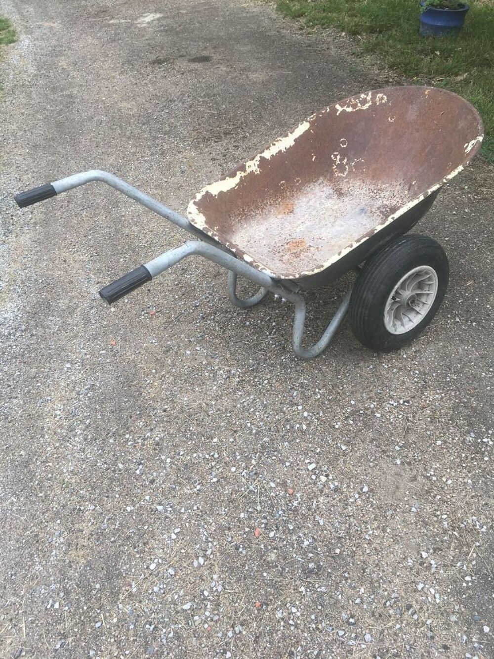 Brouette m&eacute;tallique Bricolage