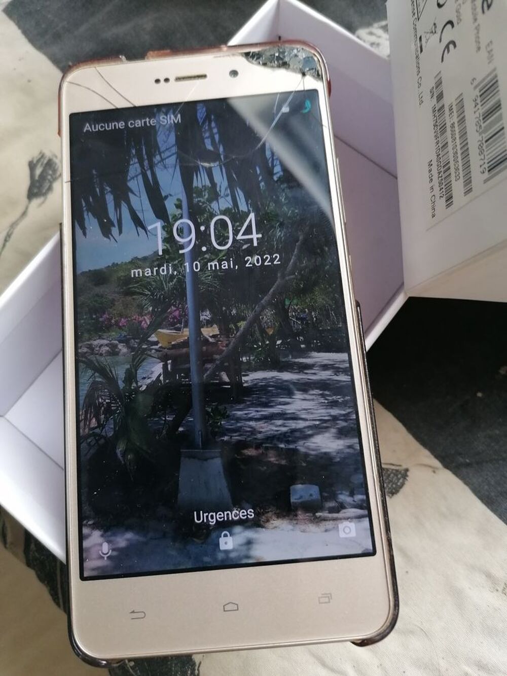 smartphone hisense L830 pour pi&egrave;ces Téléphones et tablettes