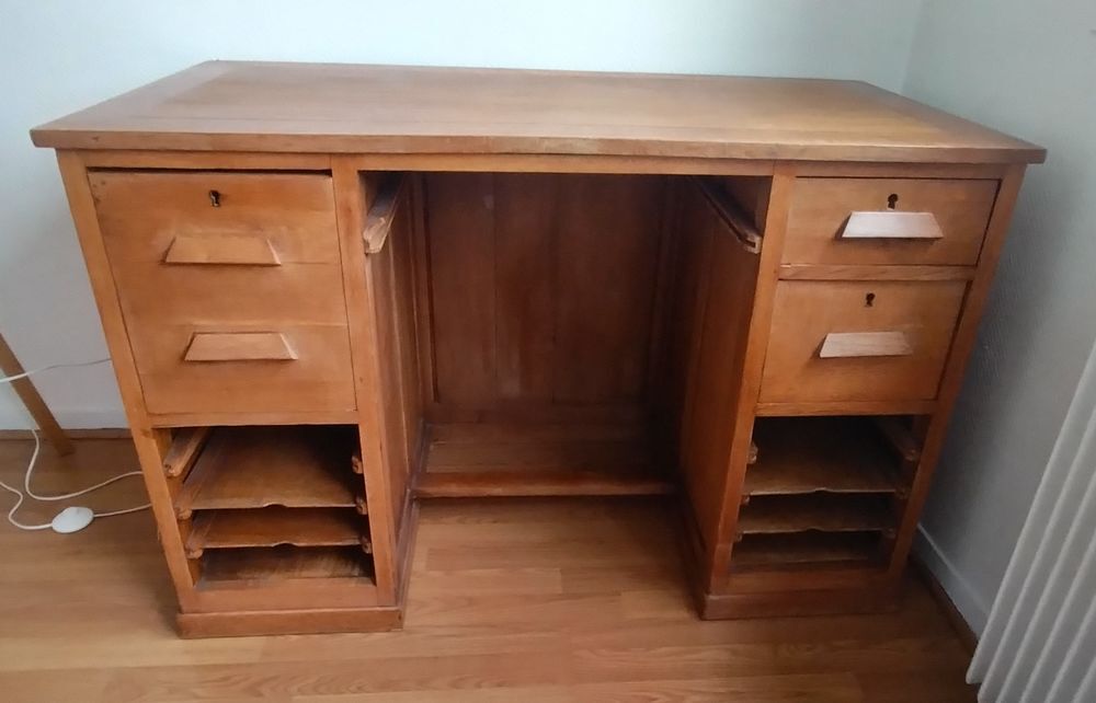 Bureau vintage bois massif avec petite chaise 65 euros Meubles