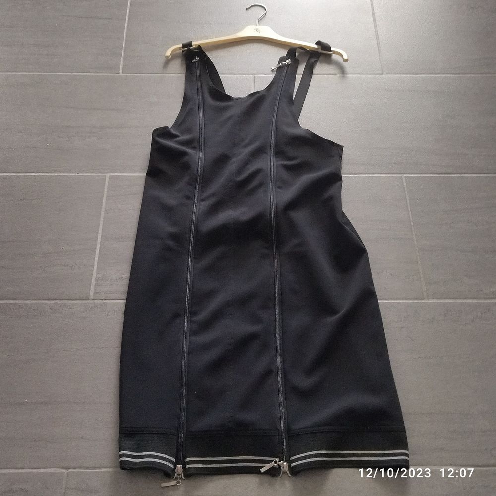 Robe courte bretelles zipp&eacute;e Vêtements