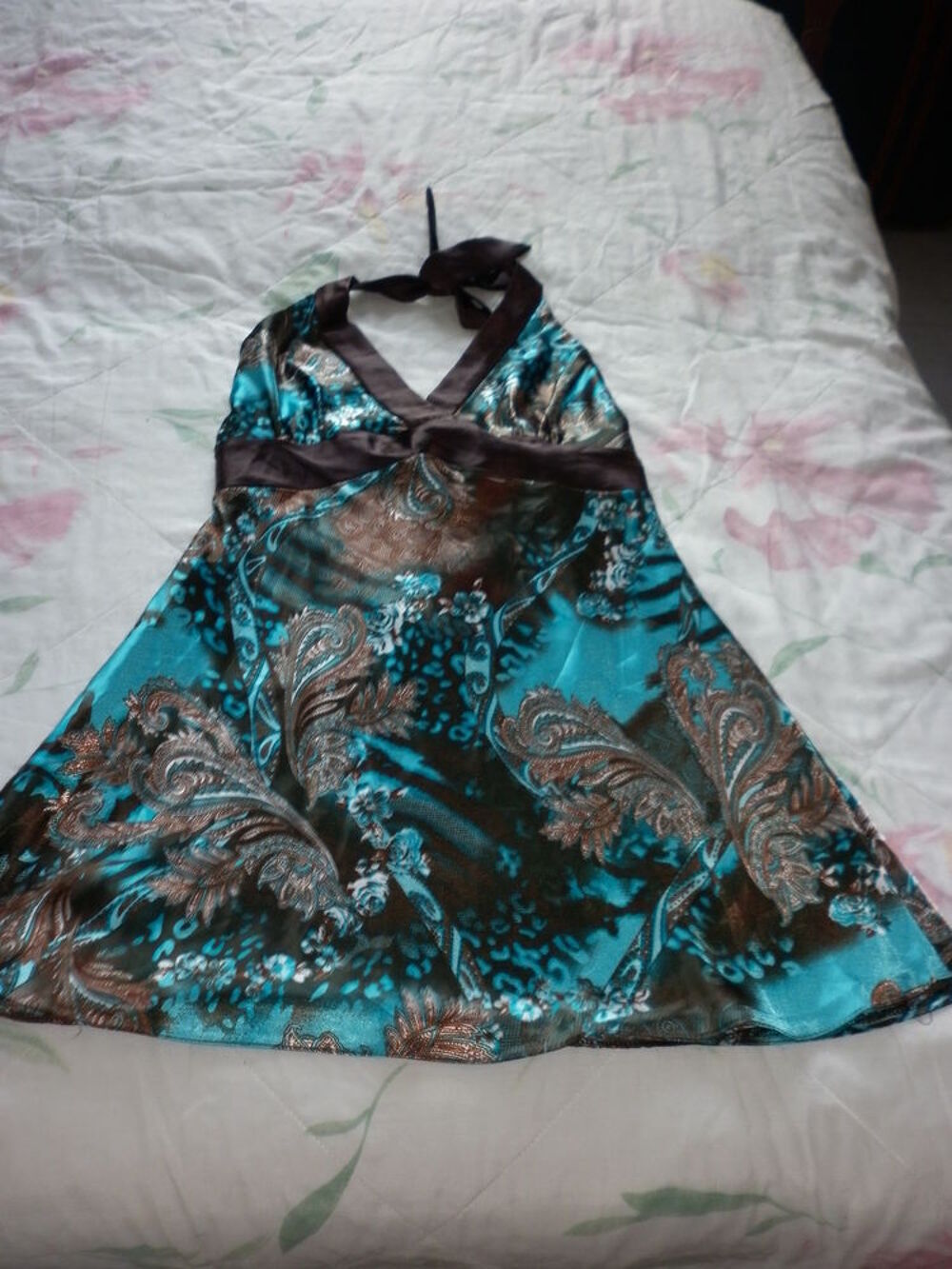 dos nu satin&eacute; Vêtements