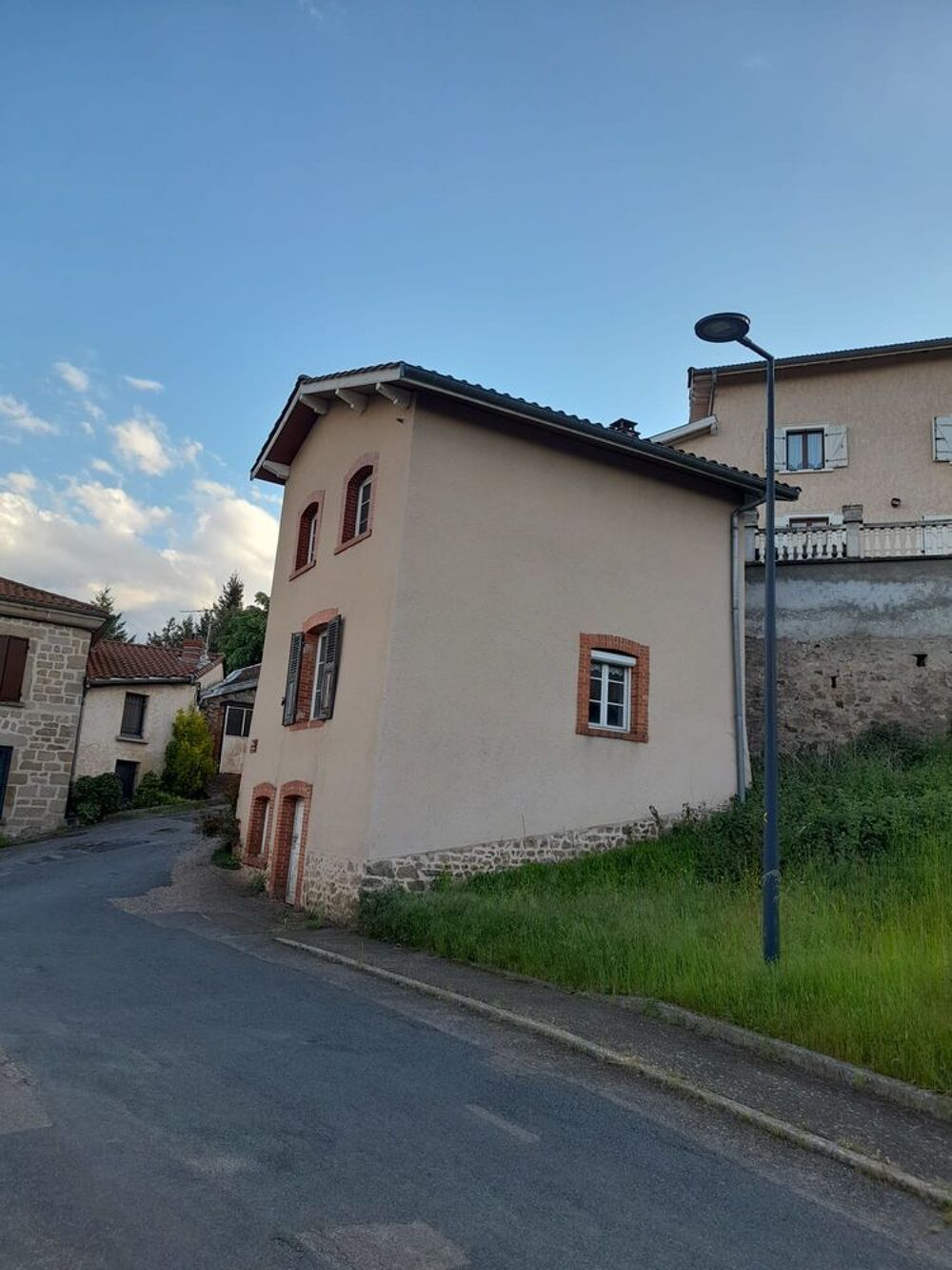 Vente Maison Maison de village à rénover, jardin attenant. Meys