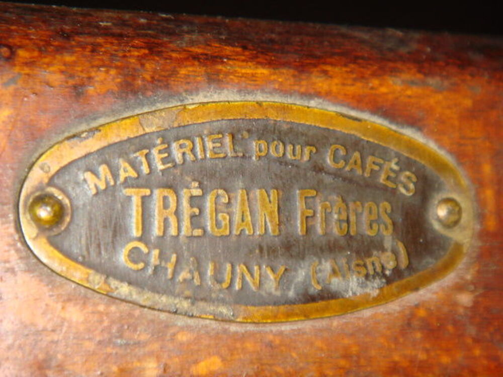 3 CHAISES DU XXe en Bois avec une Plaque TREGAN AU DOS Meubles