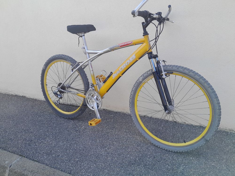 Achetez vtt 26 pouces occasion annonce vente Marignane 13